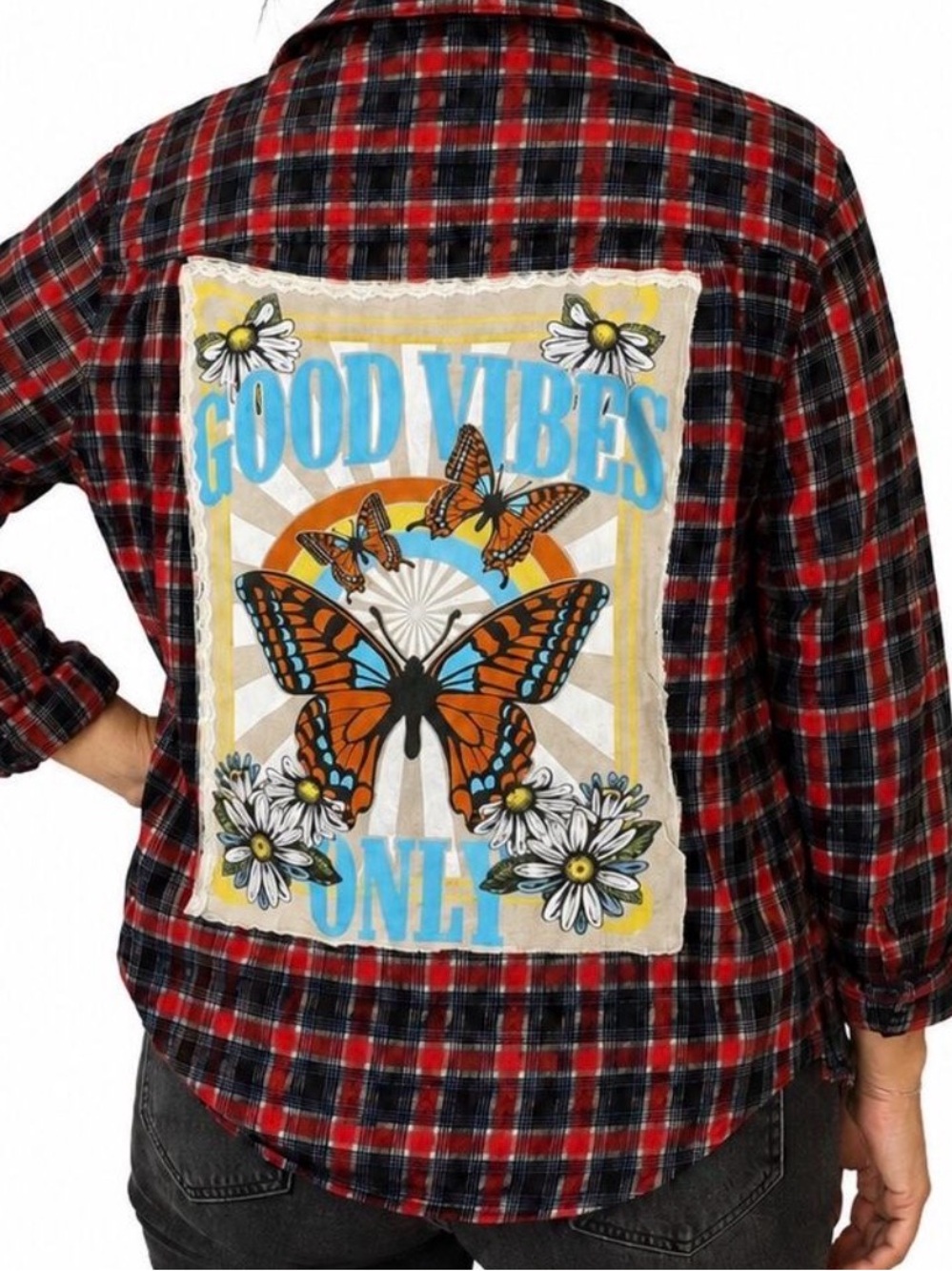 Amazon Essentials Red Plaid Upcycled “Good Vibes Only” Butterfly Shirt Size M